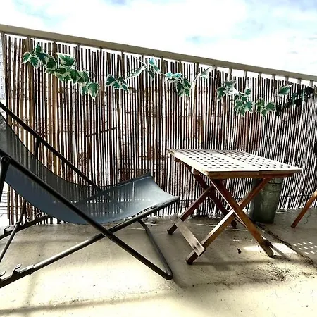 Sunny With Balcony - Buttes Chaumont Park Apartment Paris